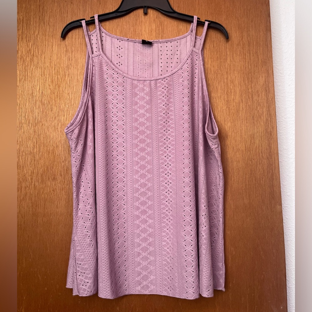 Women’s loose fit tank. Dusty rose color. Size 2XL
